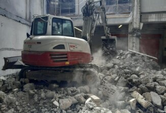 Abbrucharbeiten, Laas